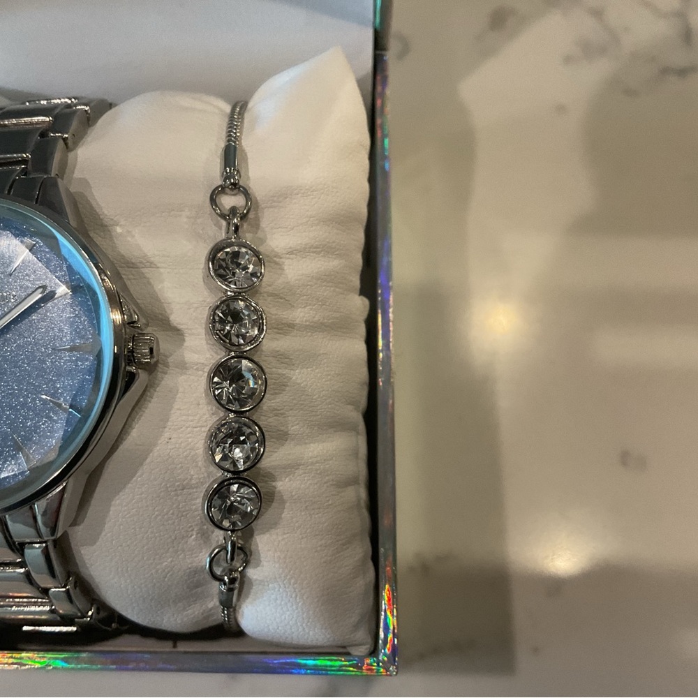 Juicy Couture Glitter Dial Watch and Bracelet Set - Picture 4 of 11